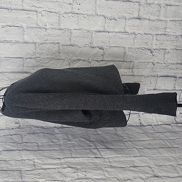 TAHARI Black Ribbed Women's Sweater Chest 50 in. Length 24‎ in. - Picture 4 of 6